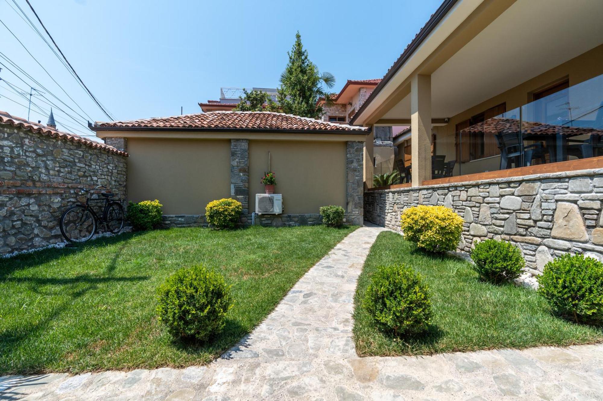 Villa Zoi A Stay To Remember I Located Inside The Castle Of Elbasan, On A Historic Roman Road Via Egnatia I Homemade Breakfast Eksteriør billede